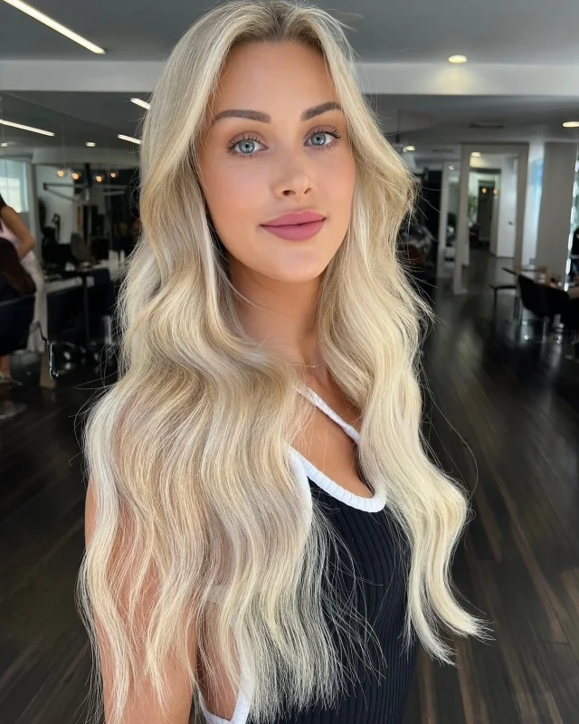 SAVE FOR LATER: HAIR GOALS ALERT! 
Colour and Extensions by @annabel_rokkebonytoorak our specialist 
📞 9824 0788 for all appointments